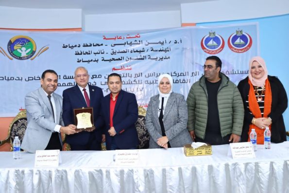 السكرتير العام المساعد بدمياط يتفقد القافلة الطبية للكشف على أبناء المحافظة من ذوي الإعاقة